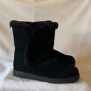 Universal Thread Black Faux Fur Winter Boots